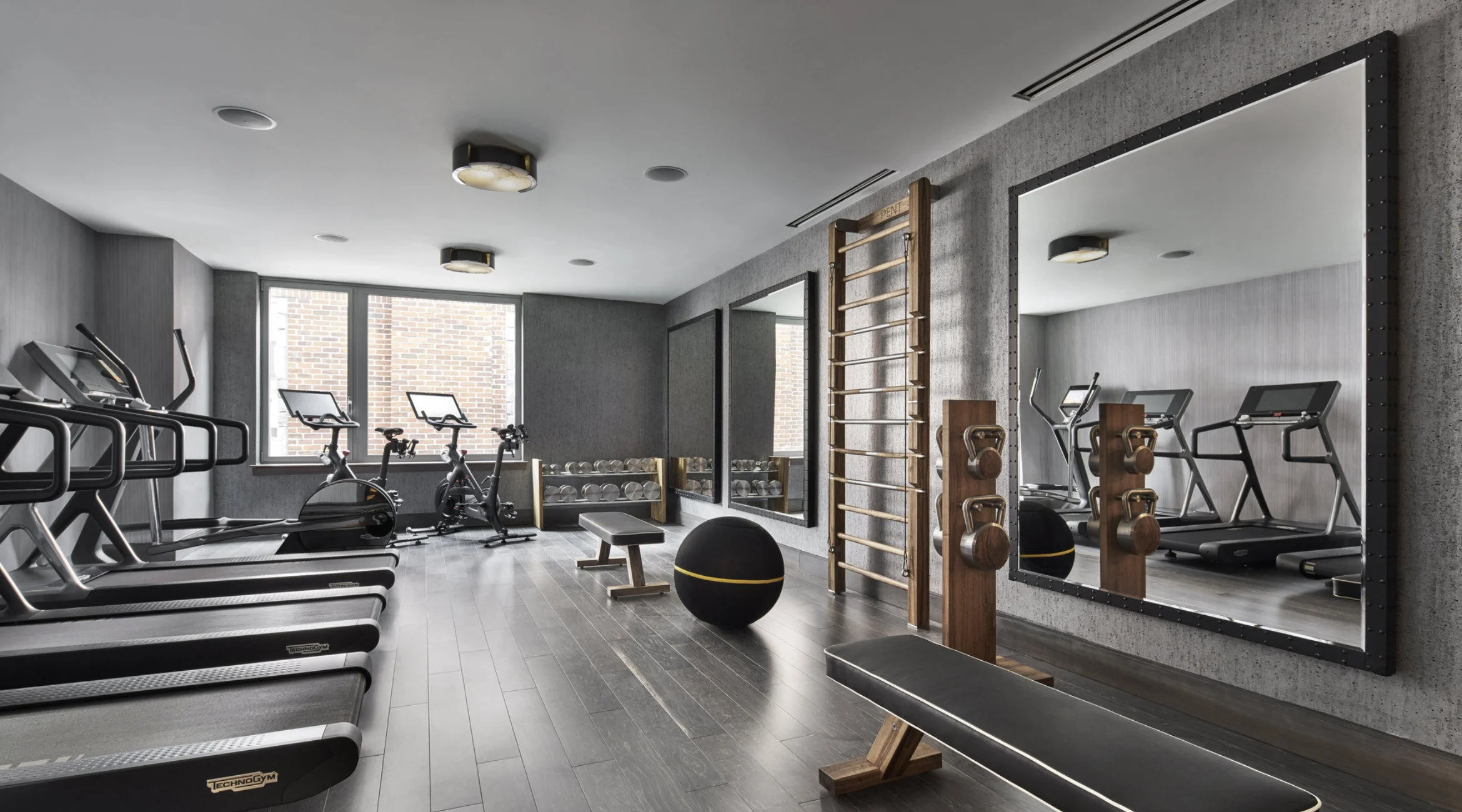 Luxury sport. Спортзал Ритц Карлтон. Спортзал Gym Gym. Домашний спортзал. Спортзал интерьер.